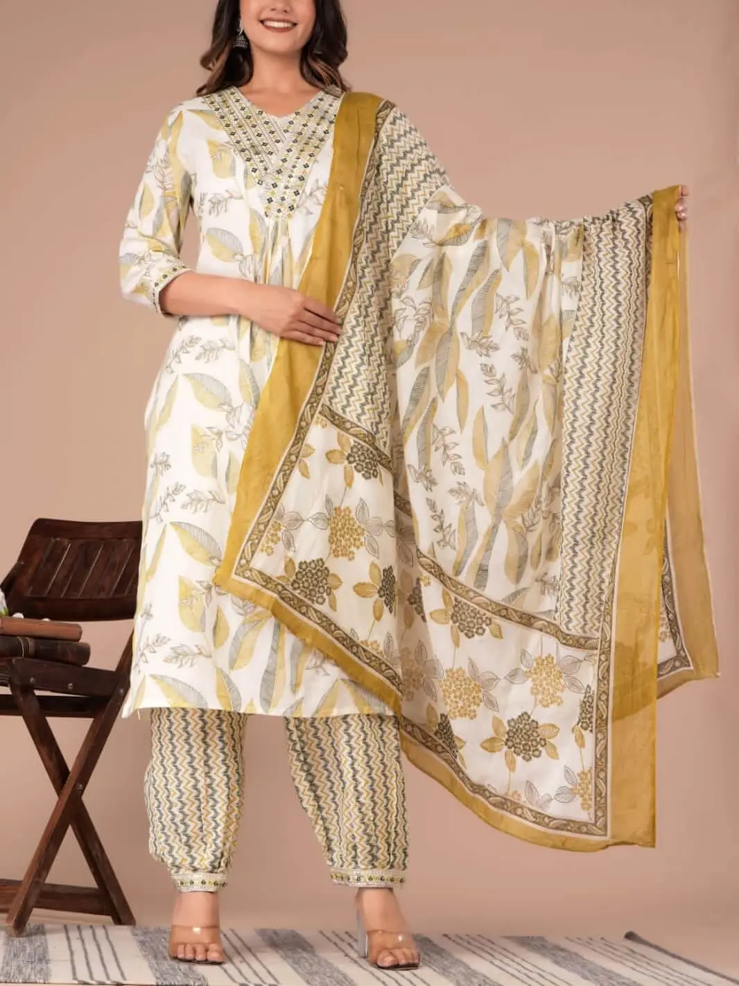 Maabeti Pink Floral Embroider Cotton Naira Cut Afghani Suit Set – maabetii