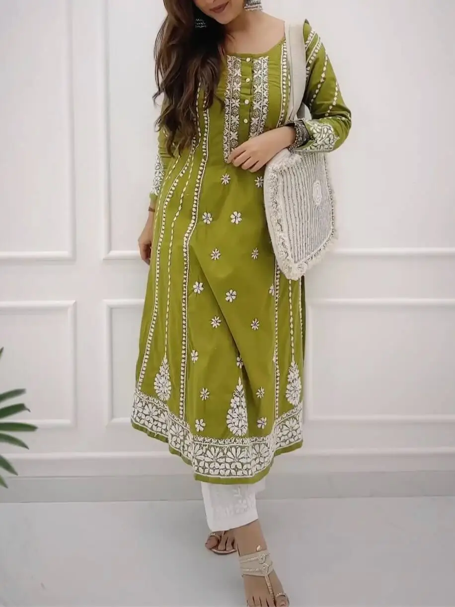Rithu Clothing - 𝘼 𝙘𝙤𝙢𝙗𝙤 𝙝𝙖𝙧𝙙 𝙩𝙤 𝙞𝙜𝙣𝙤𝙧𝙚 ♥. Wine colour  kurti with overlap neck and mehndi green pencil pants for contrast. For  orders/queries WhatsApp us on +917356618117 PRICE --- 2750 #rithuclothing #